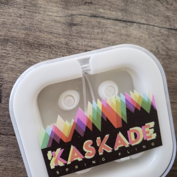 Kaskade White Spring Fling Headphones NEW - Picture 2 of 7